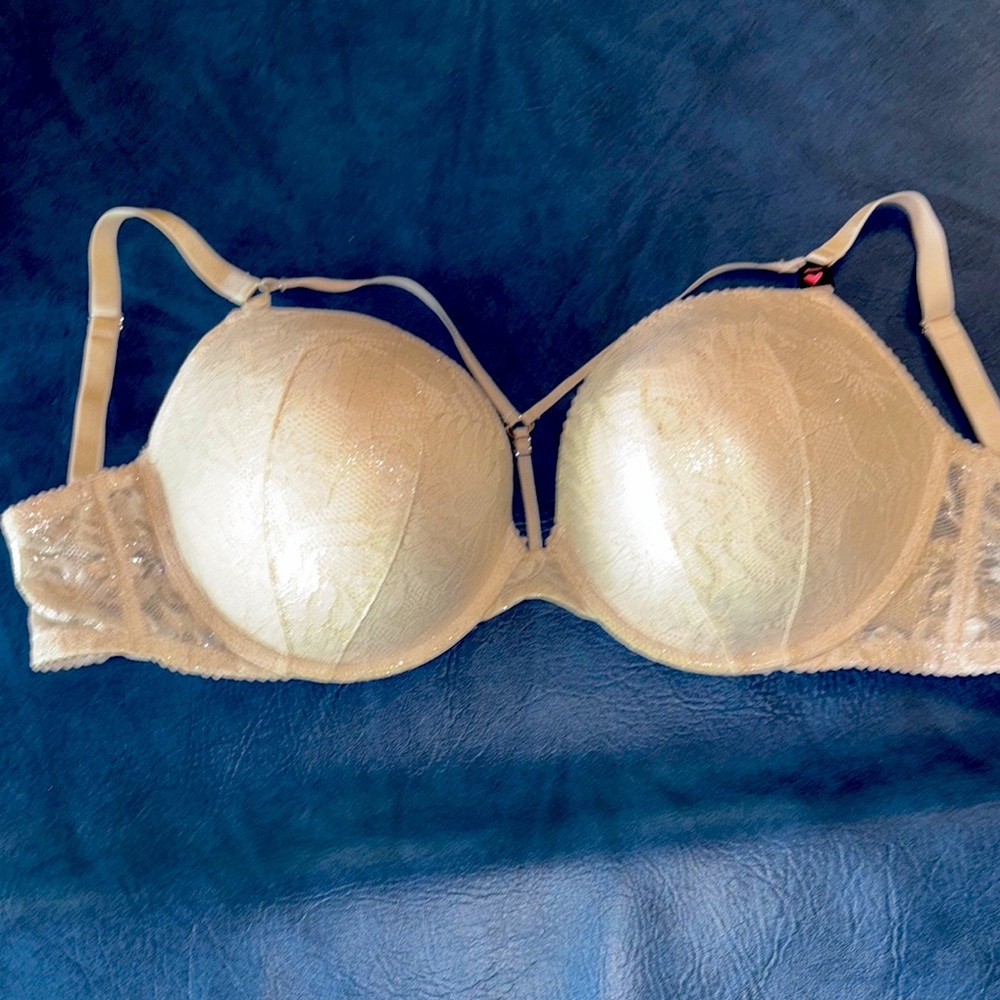 Victoria's Secret Cream Lace Full-Coverage Bra